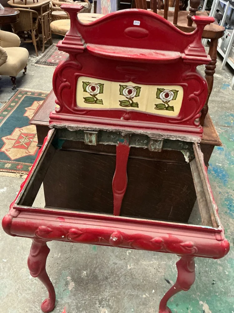 ONLINE AUCTION OF FURNITURE AND COLLECTABLES