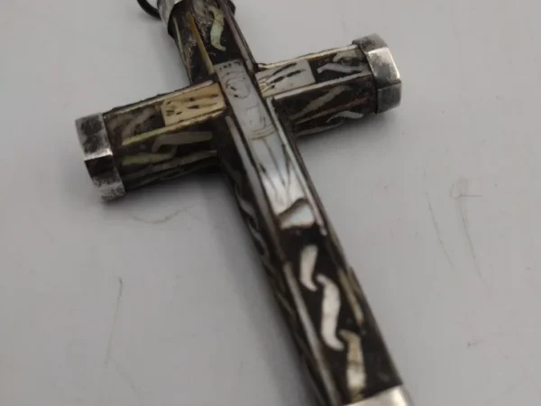 Live In Person and Online Vintage Antiques and Collectables Auction including Gold, Silver, Coins, Furniture, Mirrors, Brassware, Cameras, Glass & More!