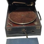 General Sale to Include : Gold & Silver Jewellery – Antiques & Collectibles – Vintage & Retro. — image 7
