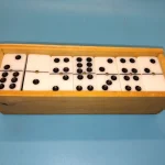 FANTASTIC SALE £1 START OF GENERAL AND COLLECTIBLE TIMED AUCTION, LARGE SELECTION OF CERAMIC ITEMS OF NEW AND VINTAGE JEWELLERY NEW ITEMS — image 5