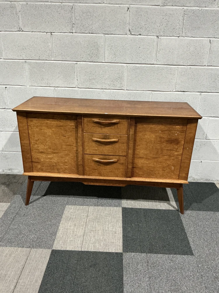 Online auction of antiques, furniture, and numerous costume jewellery lots.