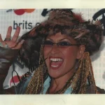 LIVE AUTOGRAPH AUCTION TV SPORT MUSIC ,FILM AND COLLECTABLES. — image 22