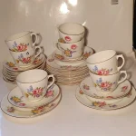 WEEKLY AUCTION OF COLLECTABLE, ANTIQUE AND VINTAGE ITEMS, ARTWORKS AND JEWELLERY . MUST SEE! — image 19