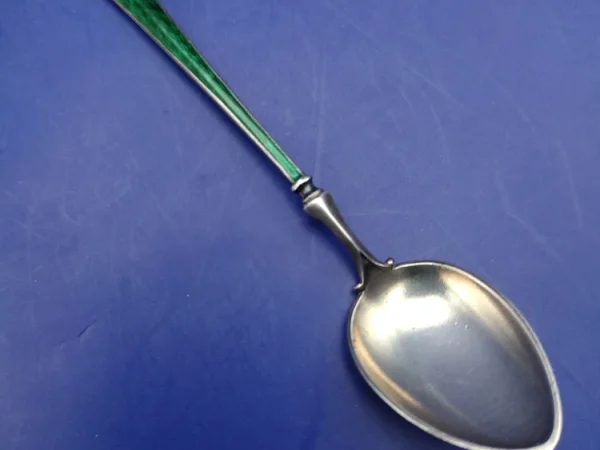 Live In Person and Online Vintage Antiques and Collectables Auction including, Silver, Militaria, Coins, Furniture, M…
