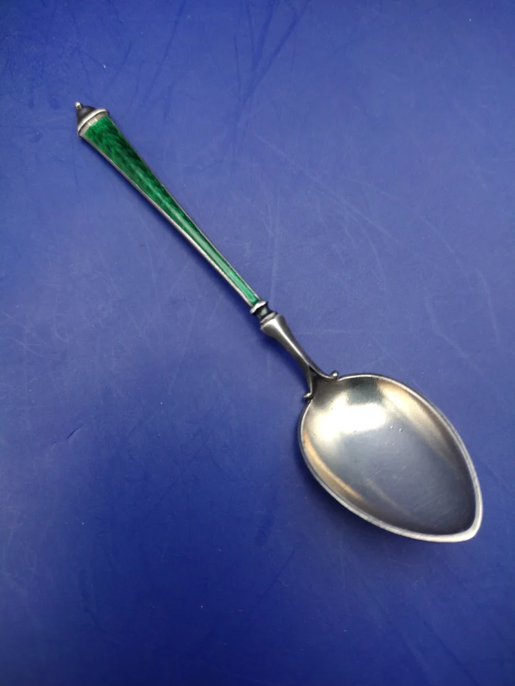 Live In Person and Online Vintage Antiques and Collectables Auction including, Silver, Militaria, Coins, Furniture, M…
