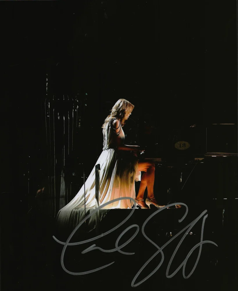 LIVE AUTOGRAPH AUCTION SPORT,MUSIC ENTERTAINMENT ,MILITARY AND COLLECTABLES