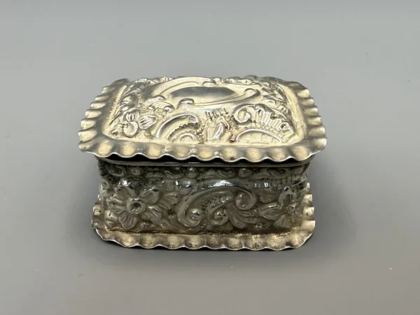 Antiques, Furniture, Jewellery and Collectables
