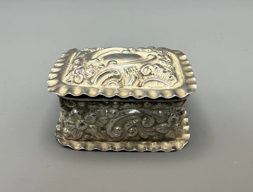 Antiques, Furniture, Jewellery and Collectables