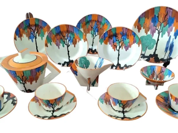 DAY 2 – Live Auction of Clarice Cliff, Kevin Francis Figures, Moorcroft, Royal Doulton Figures, Zanetti Glassware, Be…