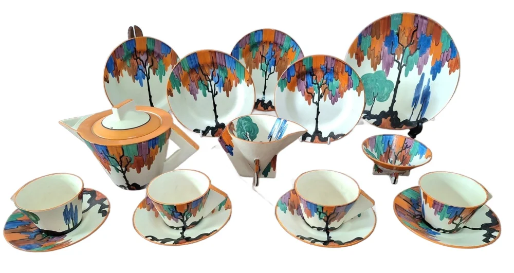 DAY 2 – Live Auction of Clarice Cliff, Kevin Francis Figures, Moorcroft, Royal Doulton Figures, Zanetti Glassware, Be…