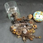 2nd WEEKLY AUCTION OF COLLECTABLE, ANTIQUE AND VINTAGE ITEMS, ARTWORKS AND JEWELLERY . MUST SEE! — image 8