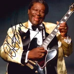LIVE AUTOGRAPH AUCTION SPORT,MUSIC ENTERTAINMENT ,MILITARY AND COLLECTABLES — image 14