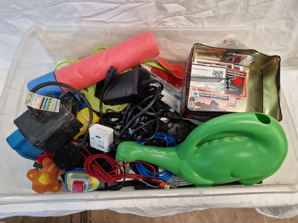 BANK HOLIDAY BONANZA!!! Clearance Timed Auction Everything Starts @ £1 No Reserve