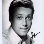 ENTERTAINMENT AND MUSIC SIGNED PHOTOS AUCTION — image 17
