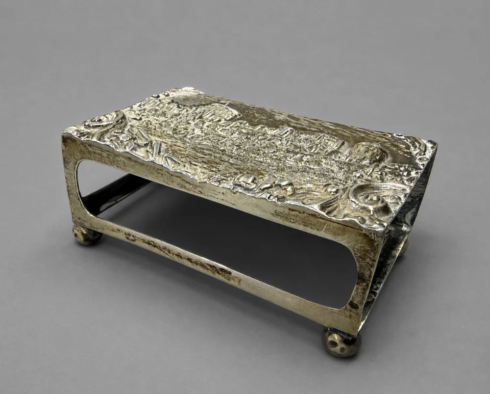 Antiques, Furniture, Jewellery and Collectables