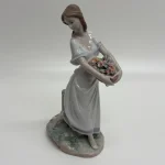 Saturday 11th April – Lladro & Royal Doulton & Worcester Figurine Sale — image 23