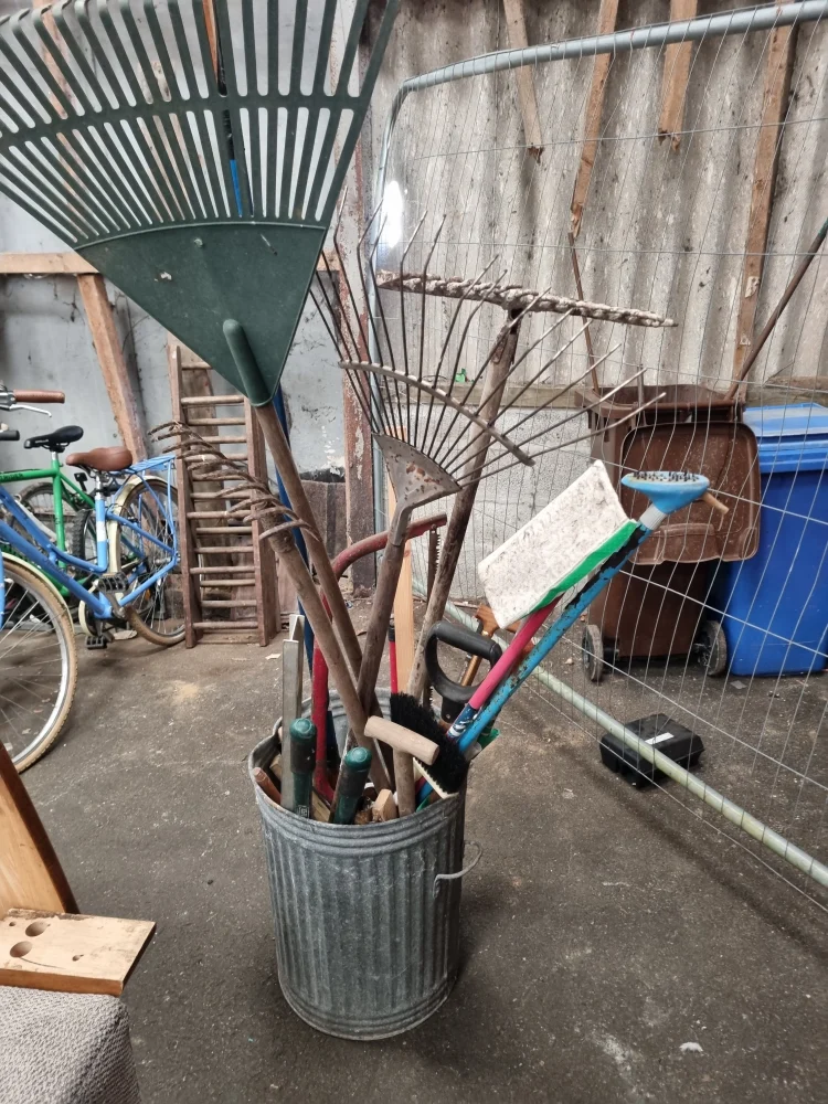 General Auction of 1077 Lots: Enamelled Signs, Musical Instruments inc Fender, Vintage Gaming Consoles, Del Prado Fig…