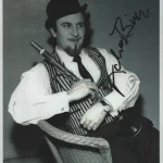 LIVE AUTOGRAPH AUCTION TV SPORT MUSIC ,FILM AND COLLECTABLES. — image 23