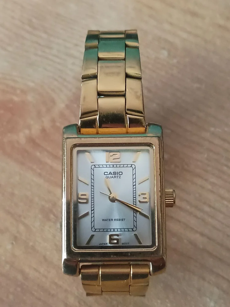 Main Weekly auction all lots start £1 no reserve collection or delivery watches vintage books gold sovereigns silver…