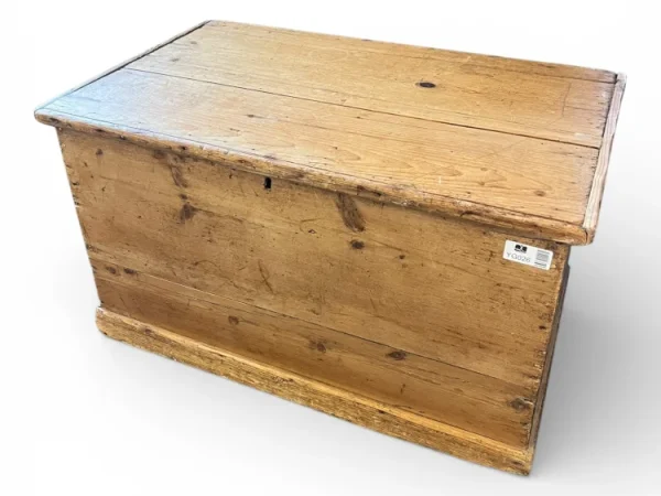 Antiques Fine Arts & Collectables – 589 Lots