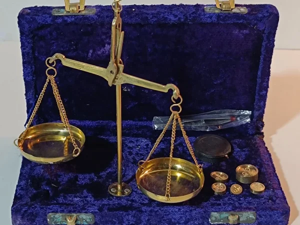 WEEKLY AUCTION OF COLLECTABLE, ANTIQUE AND VINTAGE ITEMS, ARTWORKS AND JEWELLERY . MUST SEE