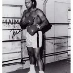 LIVE AUTOGRAPH AUCTION SPORT,MUSIC ENTERTAINMENT ,MILITARY AND COLLECTABLES — image 2