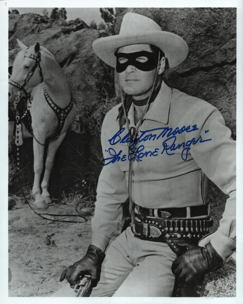 Autograph auction Football, Space, TV/Film, Military, Historic photos, covers and books.