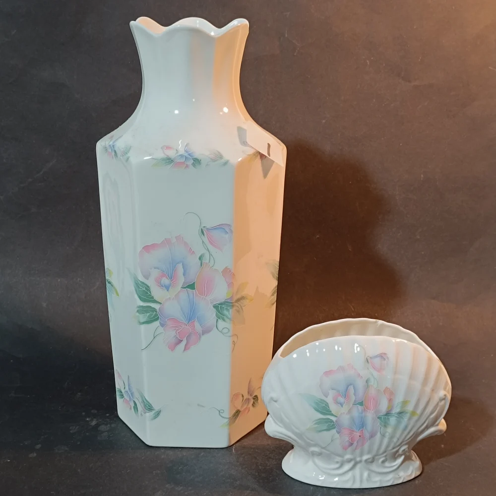 WEEKLY AUCTION OF COLLECTABLE, ANTIQUE AND VINTAGE ITEMS, ARTWORKS AND JEWELLERY . MUST SEE