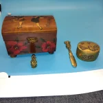 GENERAL ANTIQUE AND COLLECTIBLE TIMED AUCTION, Ceramics, Glass, Plated Ware, Brass, Figures, Jewellery, Watches..Mode… — image 3