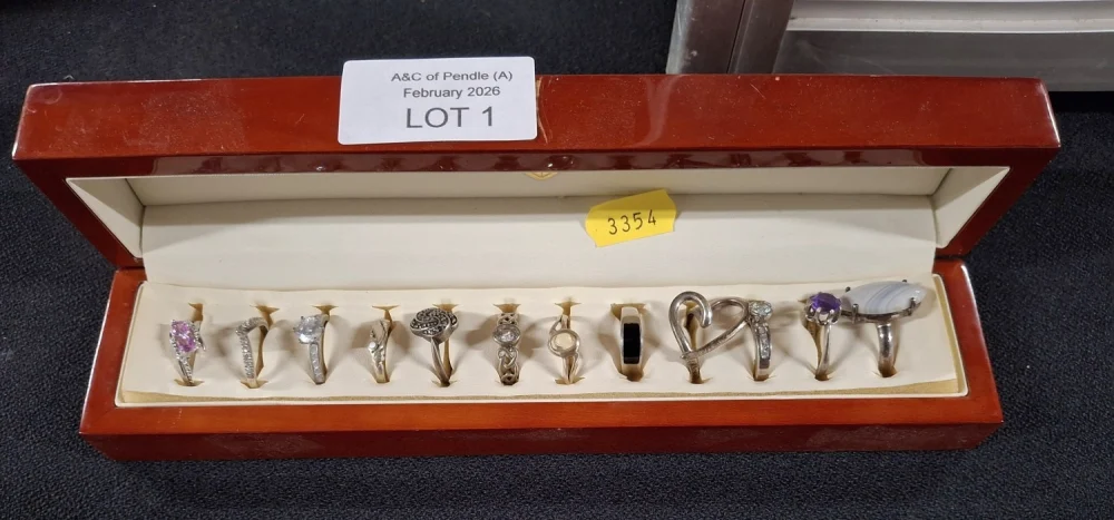 Live Fortnightly Auction of Antiques, Collectables, Silver, Jewellery, Records, Furniture, Ceramics, D&D Comics/Magaz…