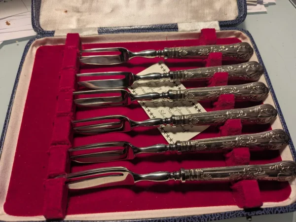 Auction 8 – Challenging History with Highland Treasure over 2 days. (We offer a shipping service within the UK, Europ…
