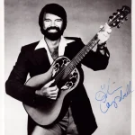 ENTERTAINMENT AND MUSIC SIGNED PHOTOS AUCTION — image 4
