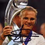 AUTOGRAPHS TV FILM,SPORT AND COLLECTABLES — image 8