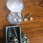 Antique collectables jewellery toys — image 5