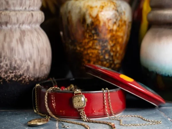 Affordable Antiques: Collectors, Pictures & Jewellery