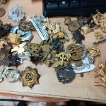 auction all lots start £1 no reserve collection or delivery jewellery miltary badges watches vintage books gold… — image 1