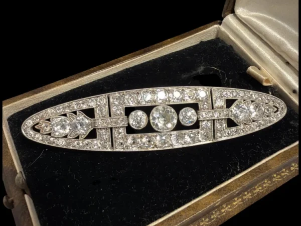 Exceptional Sale to include : Stunning Diamond & Gold Jewellery – Mouseman Furniture – Gold & Silver Coins – Antiques…