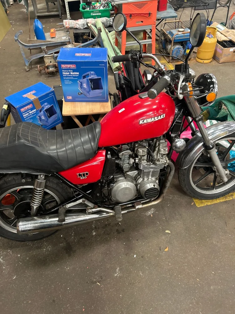 General auction of many house clearance items.