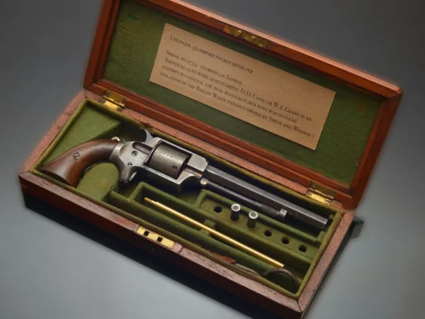 Guns & Weapons, Medals & Militaria, Ceramics & Glass