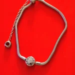 main auction 400 plus lots all lots start £1 no reserve collection or delivery jewellery miltary badges watches vintage… — image 2
