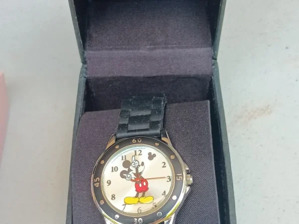 main auction on at weekend this midweek auction all lots start £1 no reserve collection or delivery watches gold…