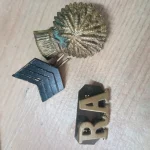 main auction 400 plus lots all lots start £1 no reserve collection or delivery jewellery miltary badges watches vintage… — image 6