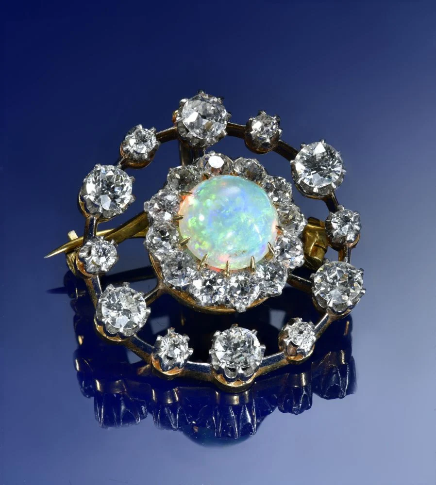 PREVIEW Jewellery, Silver, Watches, Clocks, Coins, Bijouterie and Designer Goods including a private collection of Versace clothing