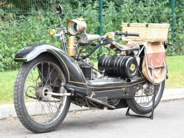 PREVIEW Toys, live steam, vinyl records, musical instruments, pictures & paintings, books, ephemera, stamps and motoring & transport.
