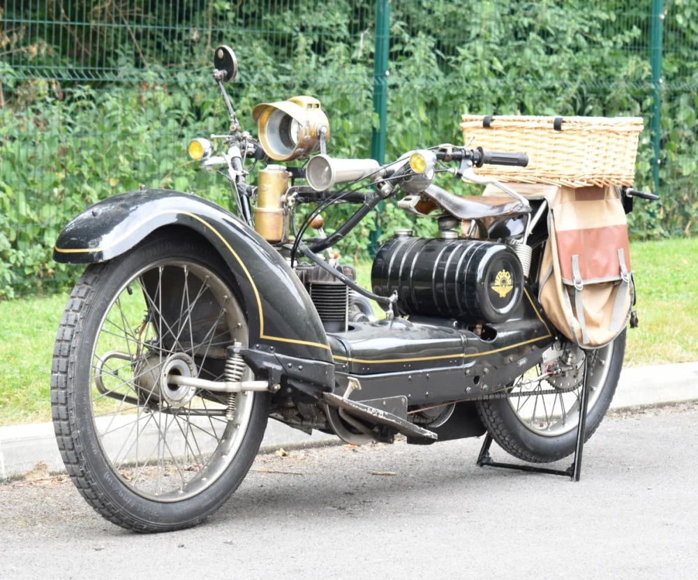 PREVIEW Toys, live steam, vinyl records, musical instruments, pictures & paintings, books, ephemera, stamps and motoring & transport.
