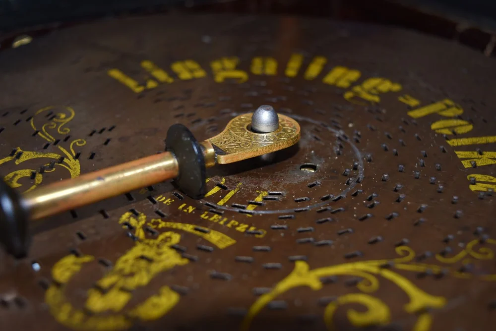 The Collector’s Auction – featuring Antiques, Mechanical Music & Fashion
