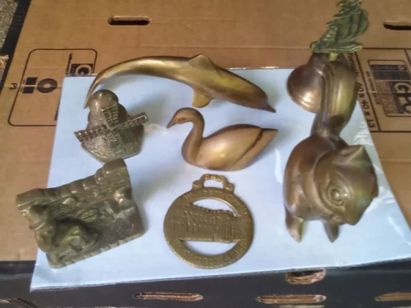 Vintage collectables toys, jewellery, coins, stamps, silver, lots added Daily, large Auction Armagh £2 start on most…