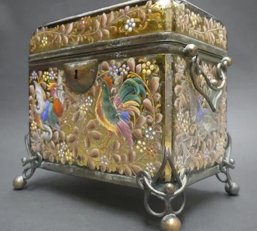Decorative Arts : 1880-1930