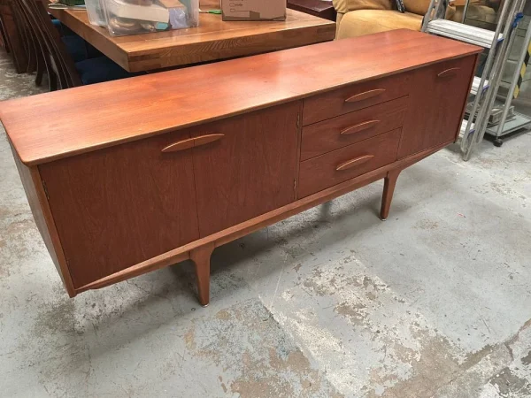 Fortnightly Auctions Of Antiques, Collectables, General Furniture and Effects. New Lots Added Daily.