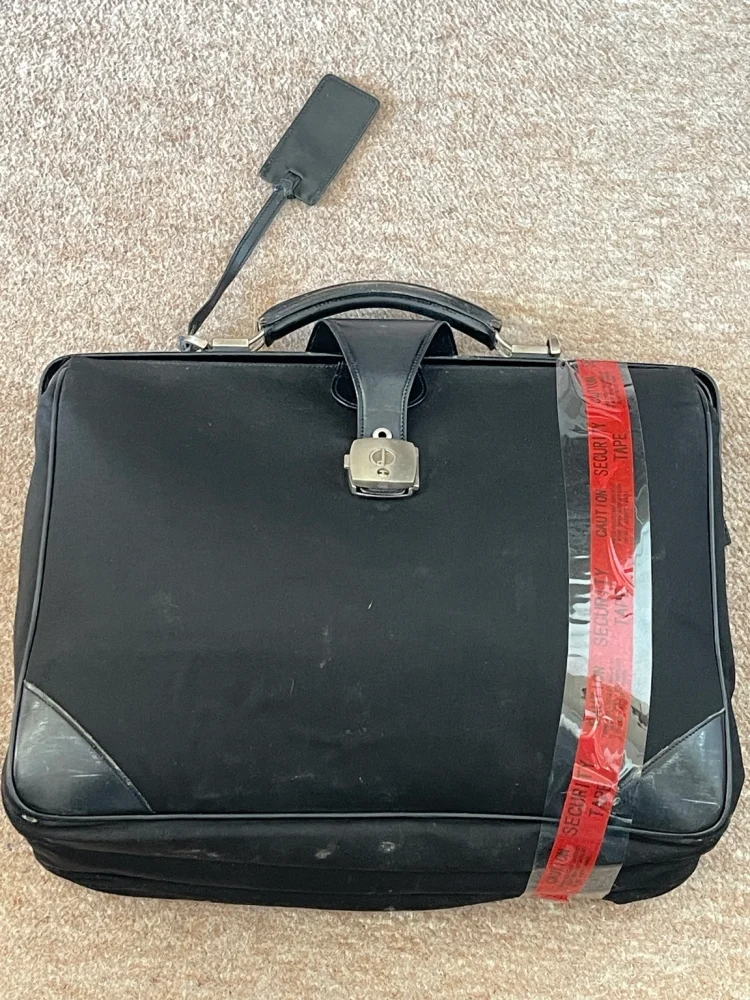 LOST & UNCLAIMED BAGS – EVERYTHING MUST GO – AIR MOVEMENTS, REGATTA WEAR, TOYS & MORE